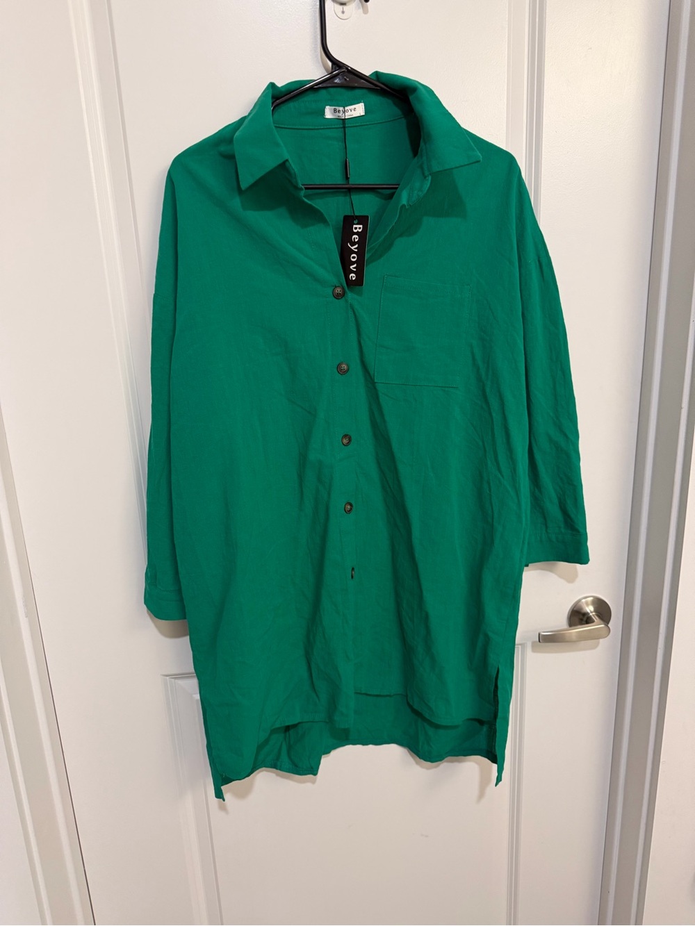 Beyove Women's Green Relaxed Button-Down Shirt
